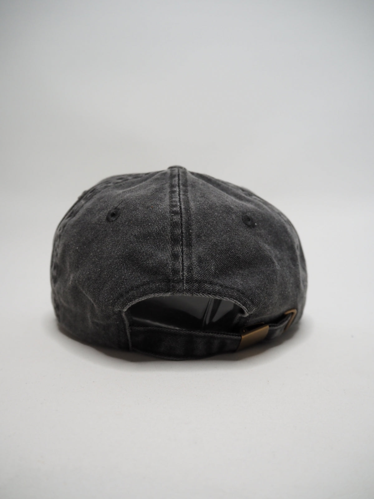 frieden Cap Grey on washed Black